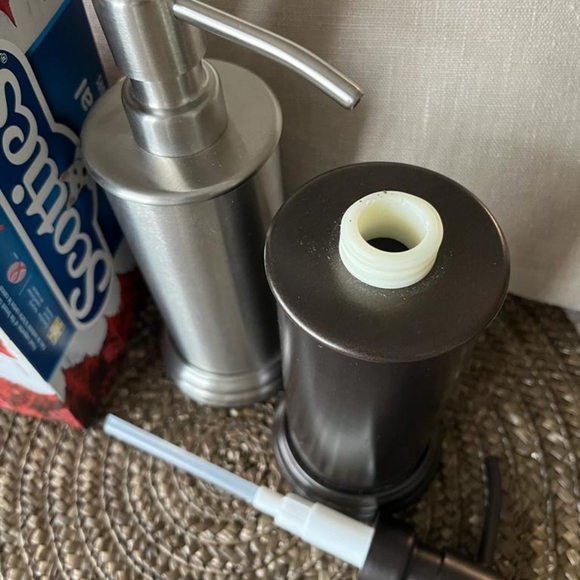 Elegant Bath Accessories - Picture 3 of 4